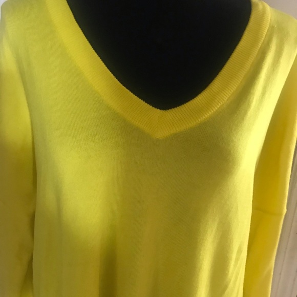 Woman’s Sweater - Picture 3 of 3